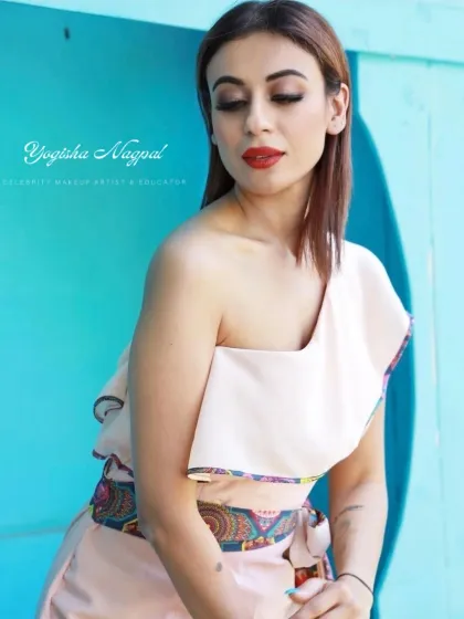 A modern and chic party look. The focus is on stunning eye makeup with a bold red lip, creating a high-fashion vibe that’s perfect for a stylish event.