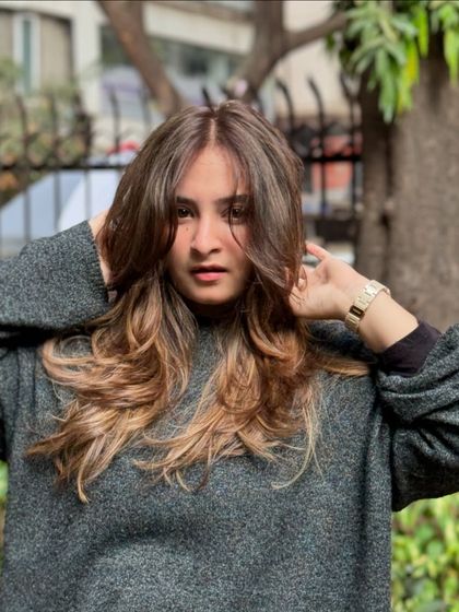 Neutralizing unwanted tones for the perfect blonde. This look showcases our skill in color correction, resulting in a beautifully balanced and neutral blonde balayage.