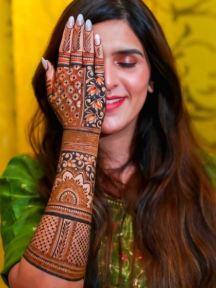 Intricate Bridal Mehndi photo 26