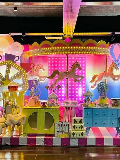 For this grand carnival themed party, I went all out with a custom carousel, vibrant lighting, and life sized horse props. This is an example of a large scale, fully immersive theme that I can build from the ground up.