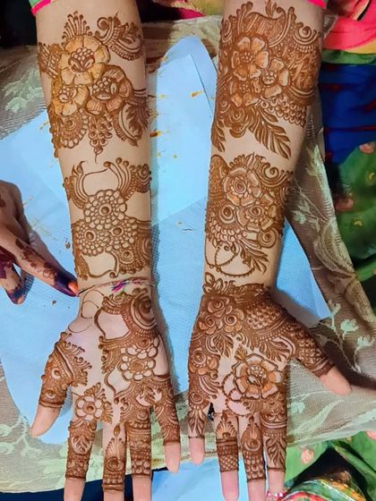 This design combines different styles, with a floral vine on one arm and a more structured pattern on the other. It's a fun way to mix and match.