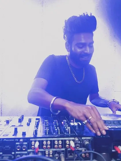 A smiling shot of me mixing at SinQ, Goa.