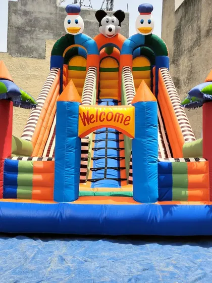 This 14x23 foot 3-slider bouncy has a castle-like entrance and a classic Mickey and Donald theme.