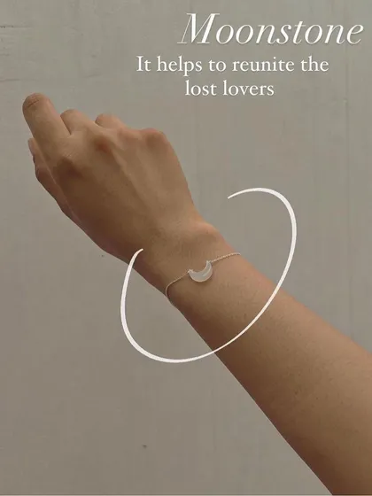 This white moonstone Luna bracelet is believed to help reunite lost lovers. Its energy is focused on peace, calm, and attracting abundance in relationships.