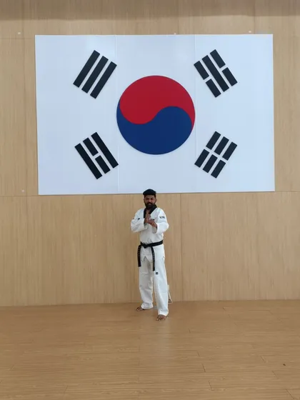 A respectful pose in front of the Taegukgi.