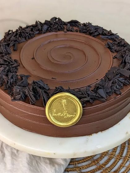 For the coffee connoisseur, our Coffee Infused Belgian Dark Chocolate cake. We infuse our homemade ganache with coffee from handpicked, slow-roasted South Indian beans.