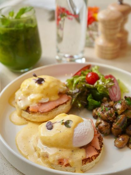 Our Eggs Royale is pure indulgence. Perfectly poached eggs and smoked salmon sit atop an English muffin, all generously coated in a light, creamy hollandaise sauce.
