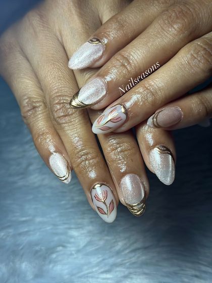 The combination of the pearly cat eye and the metallic gold chrome is pure luxury.