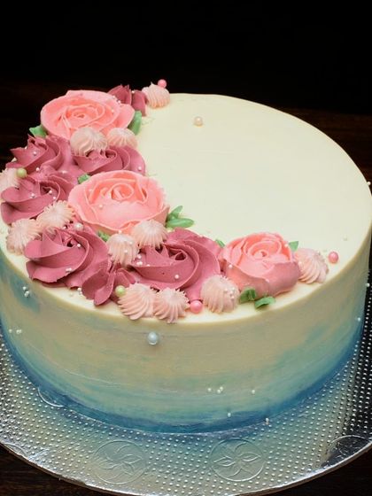 Amritha - Custom Celebration Cakes Floral & Buttercream Artistry photo 10