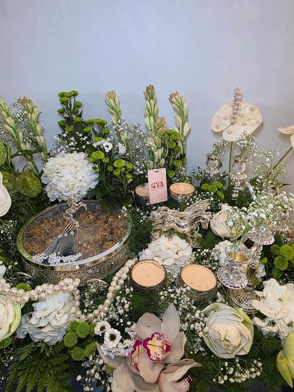 A close-up on the decorative silver elements, including miniature silver shoes and a horse, which add a whimsical and unique touch to the hamper.