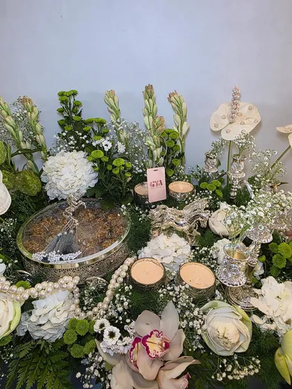 A close-up on the decorative silver elements, including miniature silver shoes and a horse, which add a whimsical and unique touch to the hamper.