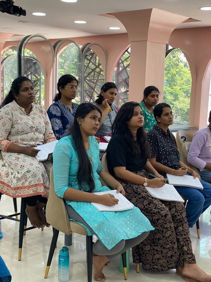 Asmitha Makeover Artistry - Personal Grooming Workshops Saree Draping & Styling photo 7