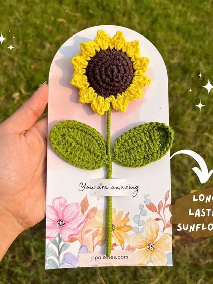 A long-lasting sunflower that comes with a message. This single crochet sunflower is presented on a beautiful card that says 'You are amazing'.