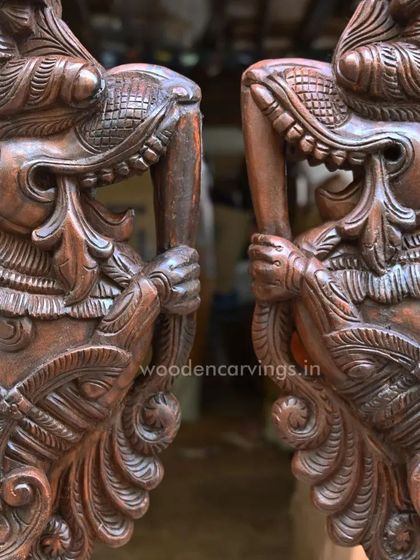 A face-to-face view of the paired Yaazhi brackets, highlighting their role as guardians when placed on either side of an entrance.