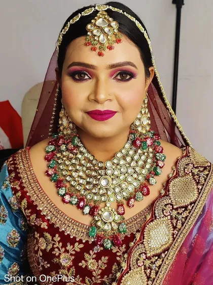 A full-face portrait of the bride, looking directly at the camera. Her confidence and the perfectly executed makeup show she is ready for her big day.