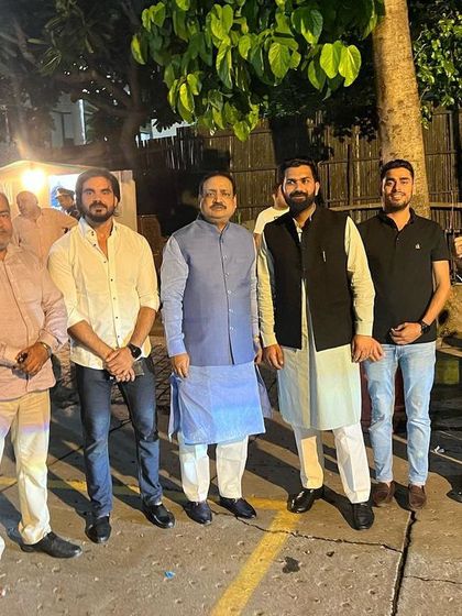 Posing with JDU National General Secretary Qamar Alam and security personnel after our dinner meeting in New Delhi.