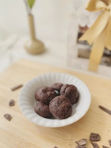 A bowl of our double chocolate wheat cookies, a healthier yet delicious component of our Rakhi gift hampers.