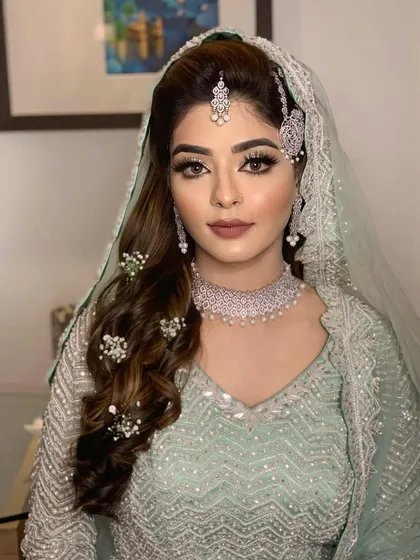 An ethereal and graceful look for Farheen’s Walima. The soft, shimmery eye makeup and glowing skin perfectly complemented her beautiful mint green and silver ensemble.