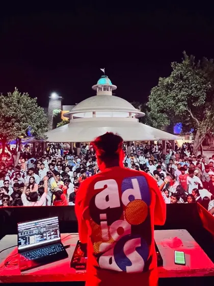 The crowd at Wonderla as night falls. The energy just keeps building as I transition the music from day to night.