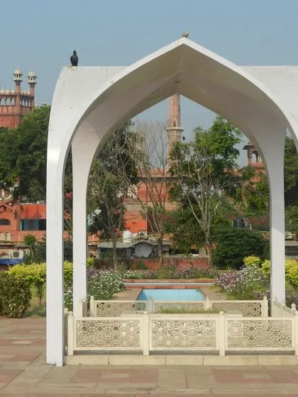 The tomb of Maulana Abul Kalam Azad, a prominent freedom fighter and India's first Minister of Education, located near Jama Masjid. The simple, modern design of the tomb stands in contrast to the grand Mughal architecture surrounding it, reflecting a post-independence aesthetic.