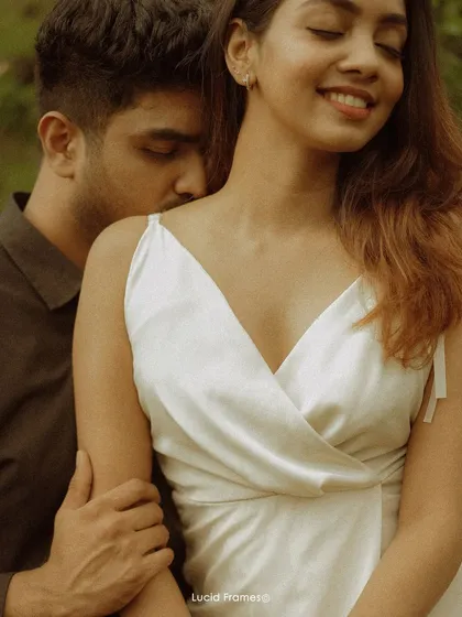 An intimate moment of affection, where unspoken words are felt. Our approach is to get close to the heart of the story, capturing the gentle gestures that reveal a deep connection.