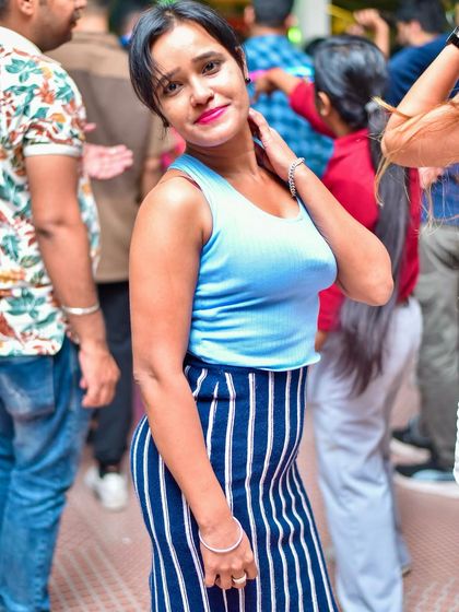 A stylish partygoer posing for the camera.