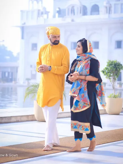 There's a profound sense of peace and new beginnings in a Gurudwara pre-wedding shoot. I aim to capture that spiritual connection and quiet devotion, creating images that are both beautiful and meaningful.
