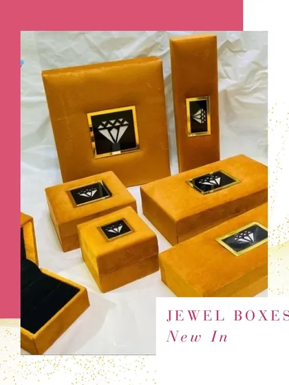 These velvet jewelry boxes are a new addition to my collection. The rich fabric and simple diamond motif make them a modern and luxurious choice for storing your precious pieces.