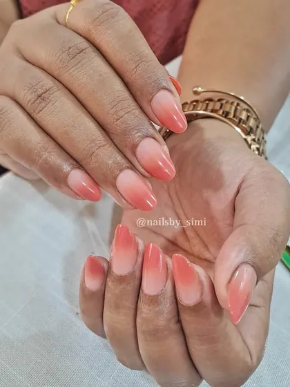 A lovely peach ombré set, perfect for a fresh and summery feel. The color is so bright and cheerful.