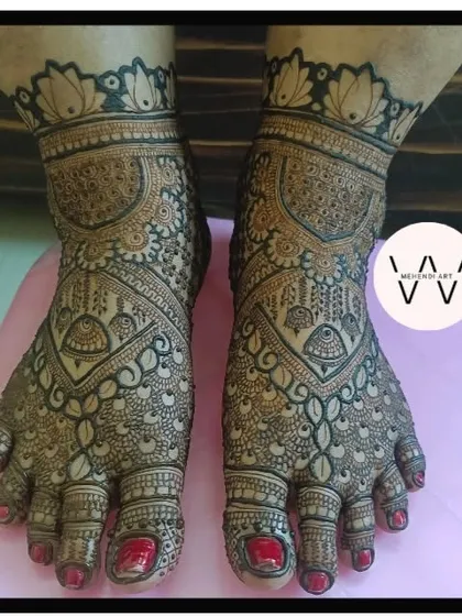 Another view of the full bridal feet design.