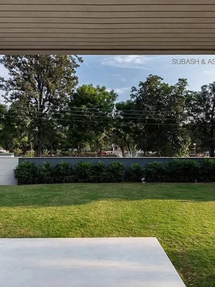 The entrance is designed as a transition where the outdoors beckon you inside. Floor-to-ceiling windows blur the lines between the enclosed home and the sprawling landscape.