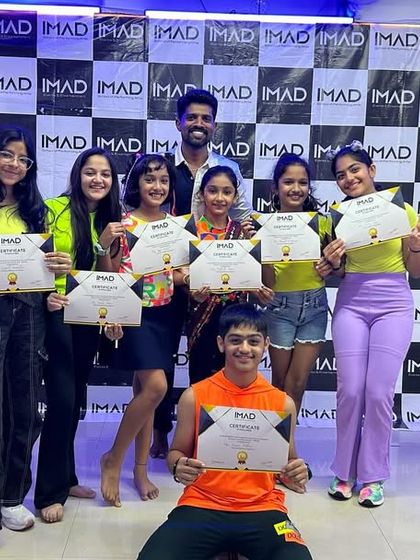 The whole group celebrating their participation in the Tarulya 2023 showcase.