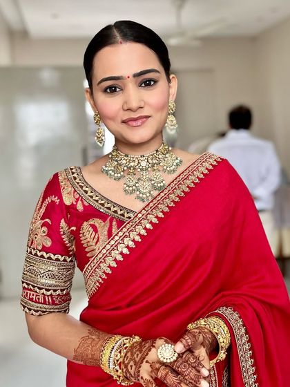 Signature Soft & Radiant Glow photo 27