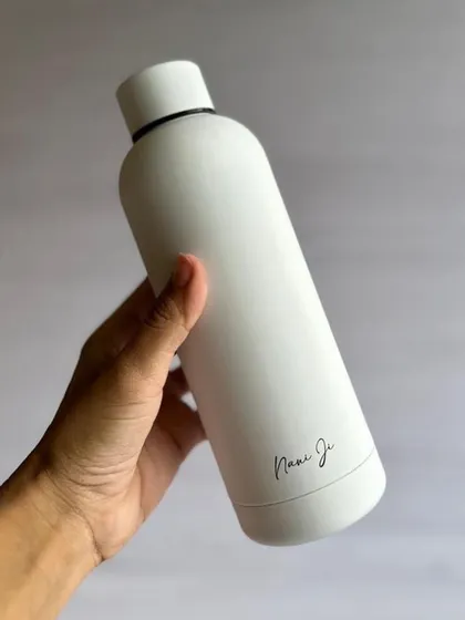 The classic white matte Aqua-lite bottle, personalised with a name. Its minimalist design is both elegant and practical.