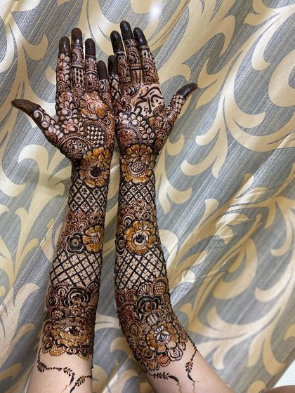 Another shot of the full bridal design.