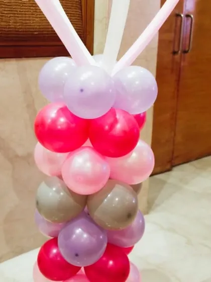 A close-up showing the top of a balloon pillar, demonstrating the technique used to create these decorative structures.