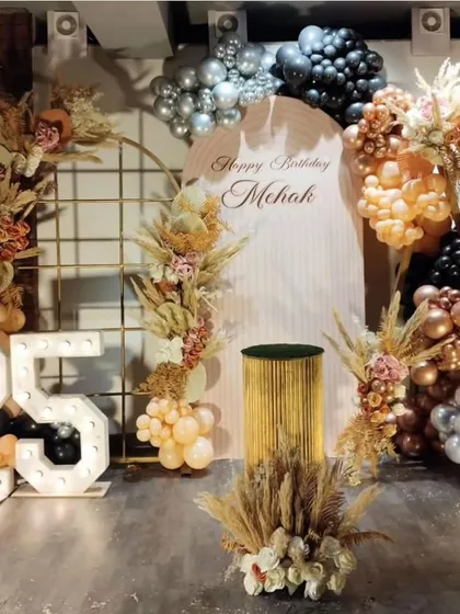 My designs go beyond the traditional. This 25th birthday party features a trendy, boho-chic theme with a mix of pampas grass, dried florals, and an elegant balloon arrangement in black, gold, and muted tones, showing how I can match any style.