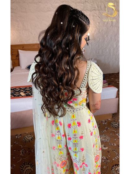 A side view of the mirror-adorned waves, showing how they catch the light.