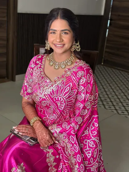 She looked like a movie we all grew up watching. For this pre-wedding event, we created a look with warm, golden tones on the eyes and sparkling lashes.