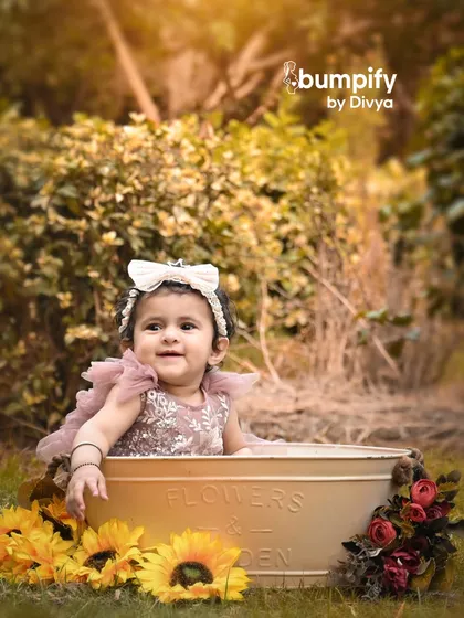 Another sweet smile from the outdoor tub session. The natural light and beautiful surroundings make these baby portraits extra special.