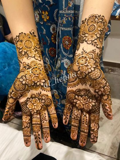 An "Indo-floral" design that combines the structure of Indian patterns with the beauty of flowers.