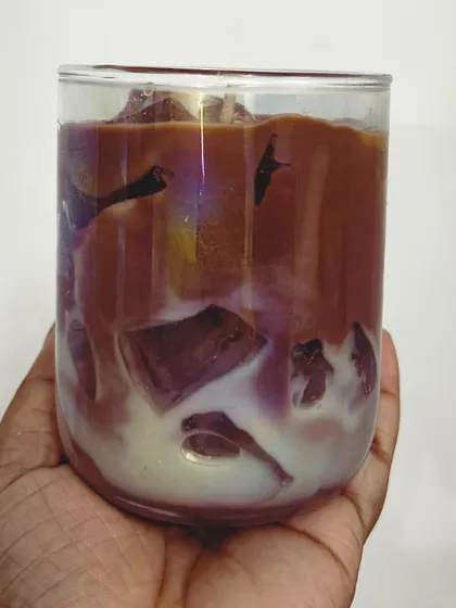 For all the coffee lovers, we created this super realistic iced coffee candle. It not only looks delicious but also fills your room with the rich aroma of freshly brewed coffee.