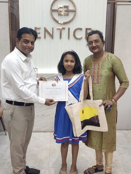 Every child leaves our workshop with a finished piece of art and a certificate to remember their creative accomplishment. This young artist did a wonderful job on her tote bag.
