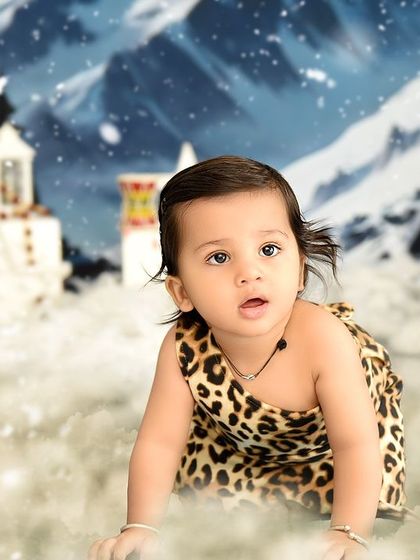 A close-up of our little Shiva, crawling through the clouds of Mount Kailash. The details in this theme create a powerful and serene image.