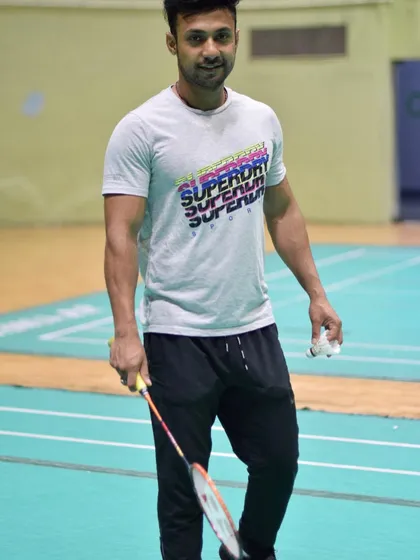 A moment between drills. Coaching is also about building a connection with players and providing constant feedback and encouragement.