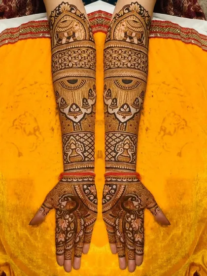 A grand design featuring elephants and hanging bells (jhumkas) on the arms. The palms have a classic peacock design, making it a perfect blend of different traditional elements.