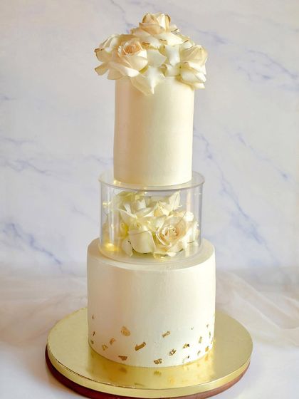 Elegant Wedding & Engagement Cakes photo 8