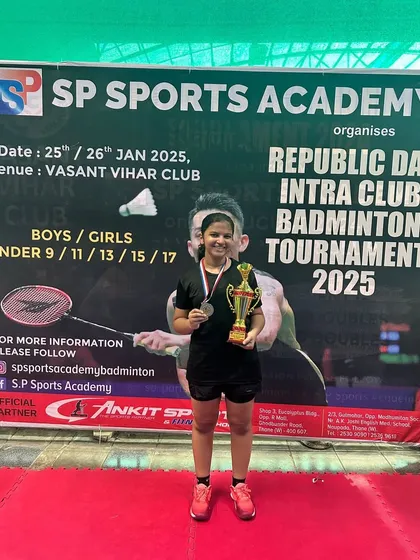 The U11 girls' runner-up, Maheshwari Gaikwad, with her trophy.