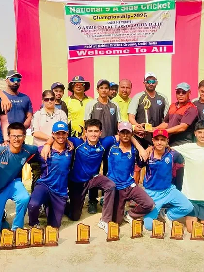 The entire victorious squad with their individual awards and the championship trophy.