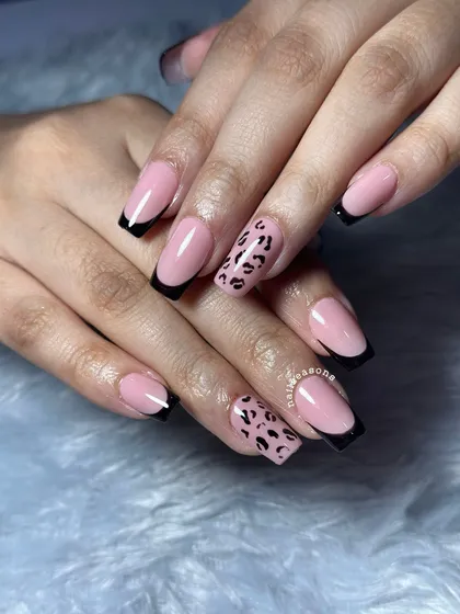 A fun twist on a classic. This set features timeless black French tips on a soft pink base, with a surprise accent nail of hand-painted leopard print. It’s the perfect mix of classy and wild.